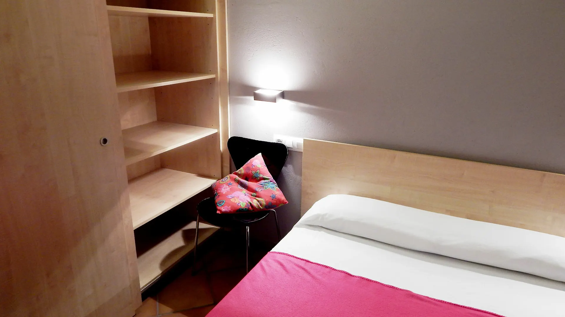 Loft Muralla Girona 0*,  Spain