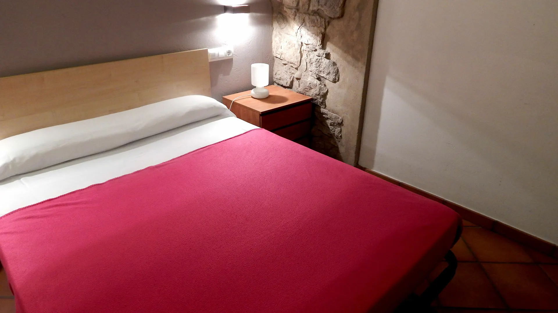 Loft Muralla Girona Apartment